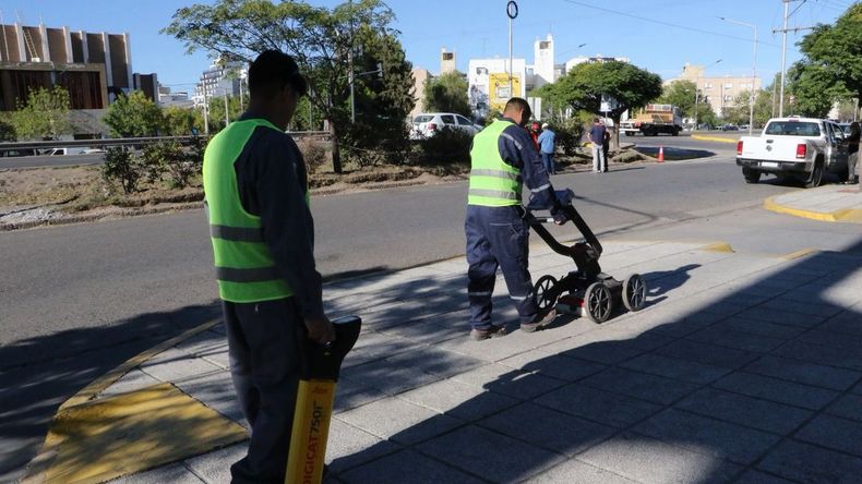 Desde la Municipalidad anunciaron la fecha del comienzo de las primeras tareas pesadas de fresado y desmontaje en la avenida Mosconi. | LM Neuquen Desde la Municipalidad anunciaron la fecha del comienzo de las primeras tareas pesadas de fresado y desmontaje en la avenida Mosconi.