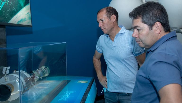 Gutierrez visitó el Centro Espacial de la NASA en Houston