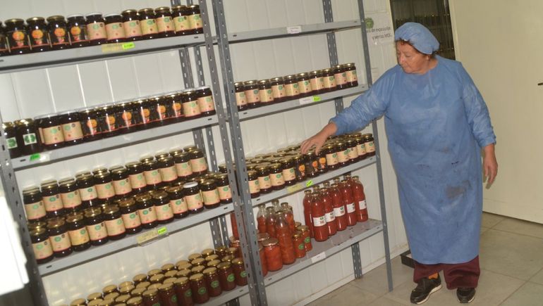 La cooperativa que nació de la necesidad y lleva más de una década produciendo dulces en el Alto Valle