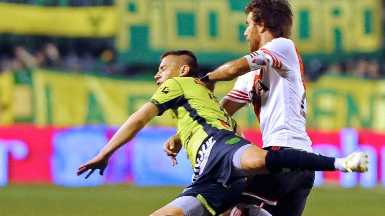 River no encontró su juego y perdió ante el Halcón de Varela.