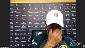 La angustia del Kily González en la conferencia de prensa. La angustia del Kily González en la conferencia de prensa.