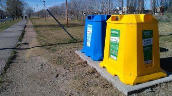 tiran perros muertos y comida en los puntos limpios tiran perros muertos y comida en los puntos limpios