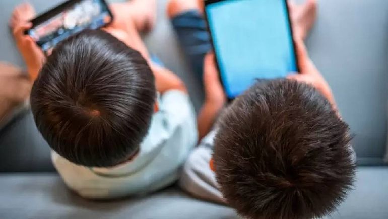 La exposición a las pantallas es algo habitual hoy en los niños. Pero qué pasa con el desarrollo del lenguaje. La exposición a las pantallas es algo habitual hoy en los niños. Pero qué pasa con el desarrollo del lenguaje.