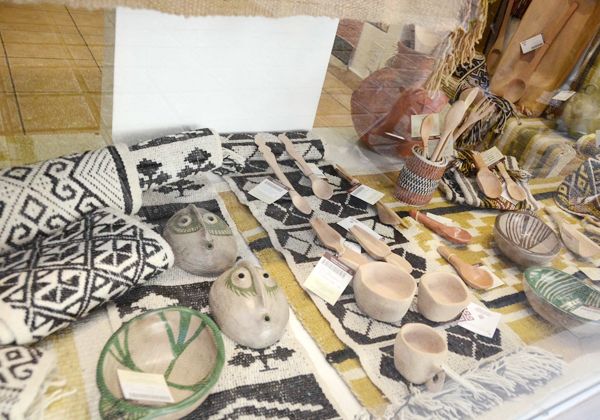 La calidad de la artesanía neuquina se muestra en una feria en Cosquín