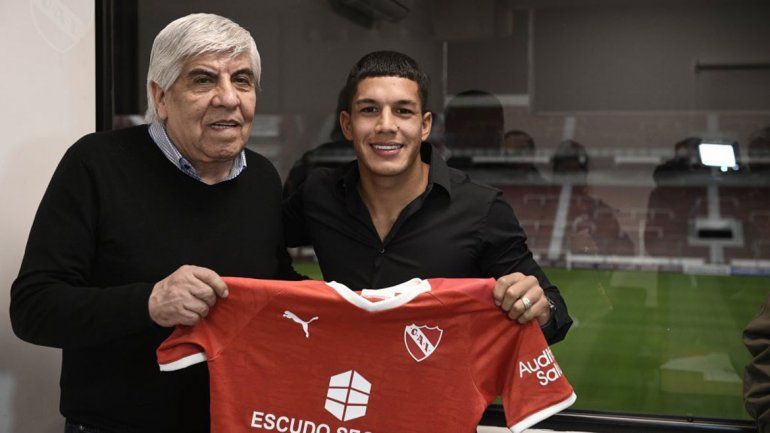 El Rojo quiere olvidar la polémica y coparse en casa