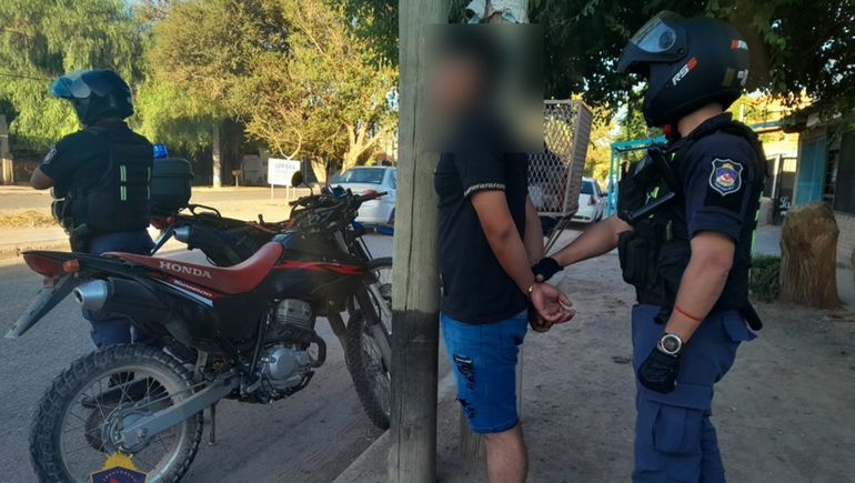 Iba en moto a alta velocidad y sin patente: lo buscaban desde 2020