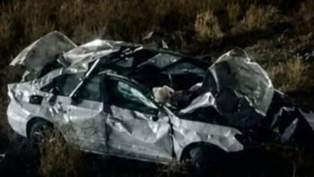 El hombre quedó atrapado en el interior del vehículo. El hombre quedó atrapado en el interior del vehículo.