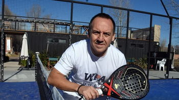 Claudio Bobadilla es un reconocido profesor de pádel neuquino que vive en Dubái. Claudio Bobadilla es un reconocido profesor de pádel neuquino que vive en Dubái.