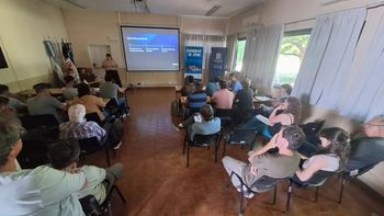 «Es como tener un empleado que nunca duerme», Claudia Valenzuela, Soluciones IA. Foto: Fabricio González. | LM Neuquen «Es como tener un empleado que nunca duerme», Claudia Valenzuela, Soluciones IA. Foto: Fabricio González.