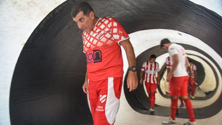 Por las elecciones postergan el partido del Rojo para el lunes