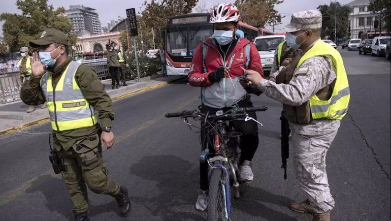 Chile: el pase de movilidad comenzó a ser utilizado