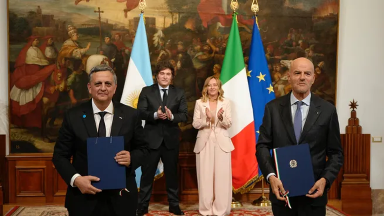 YPF firmó el convenio con la italiana ENI en Roma con la presencia de Milei y Meloni
