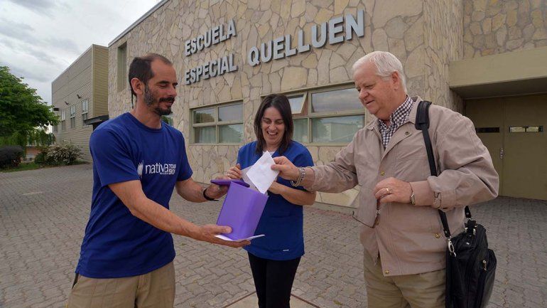 Padres de una escuela especial piden ayuda para que los chicos conozcan el mar