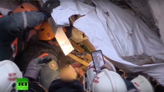 Milagro: rescataron con vida a un bebé tras una explosión de gas