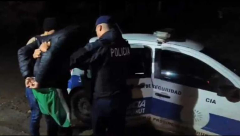 El remisero de Puerto Madryn dio aviso a la policía de Chubut