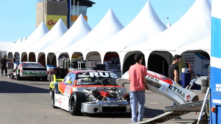 Hoy comienzan a rugir los motores en Centenario (ayer ingresaron los equipos