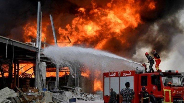 Beirut vuelve a estar en pánico por un incendio en el puerto