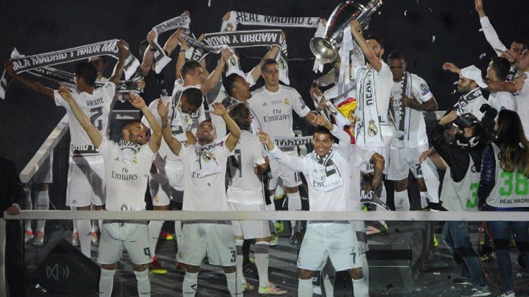 El Real Madrid celebró su nuevo título ante una multitud
