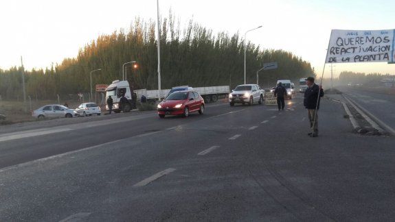 Complicado: trabajadores de una juguera siguen cortando la Ruta 7