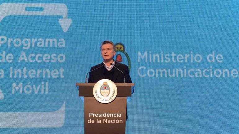 Macri presentó un plan de canje de celulares en cuotas y a 2200 pesos