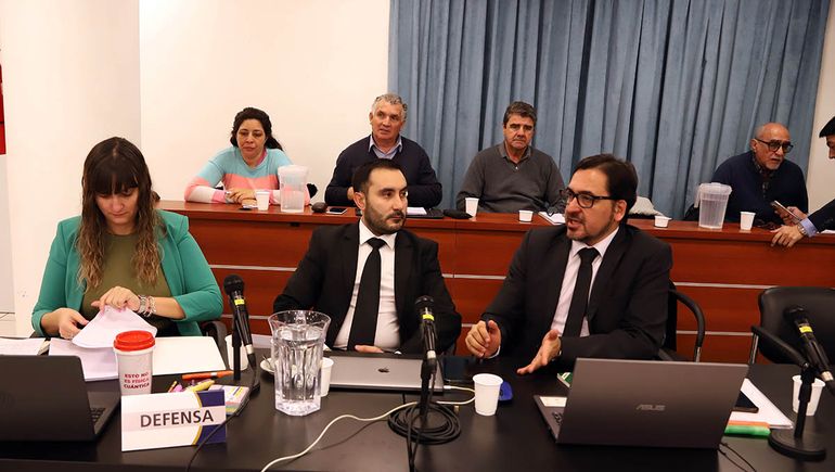 Parte del los defensores del juicio por los planes sociales en Neuquén. Parte del los defensores del juicio por los planes sociales en Neuquén.