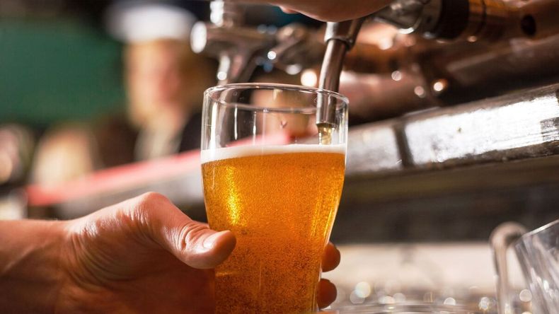 A pesar de haber sido corrido por beber cerveza en horario laboral, la Justicia española falló a favor del empleado. | LM Neuquen A pesar de haber sido corrido por beber cerveza en horario laboral, la Justicia española falló a favor del empleado.