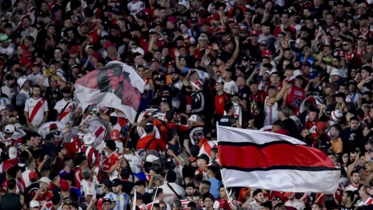 Los hinchas del Millonario mostraron su enojo con un futbolista. Los hinchas del Millonario mostraron su enojo con un futbolista.