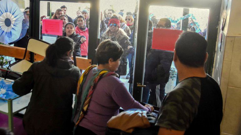 ATEN fue a las escuelas y no dejó entrar a los tutores