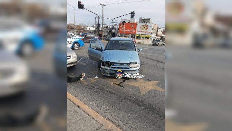 Fuerte choque tuvo lugar en la intersección de la Ruta 22 y Linares.