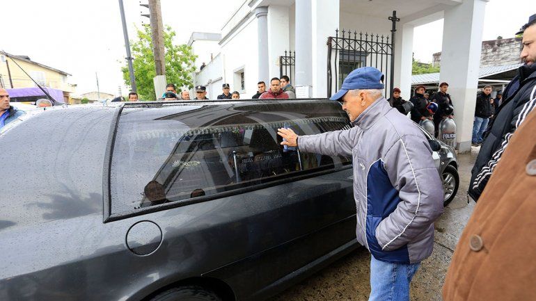 Dolor y mucha bronca en el último adiós a Sheila
