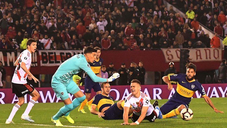 Sigue el escándalo del VAR: ¿Hubo mano de De La Cruz antes del penal?