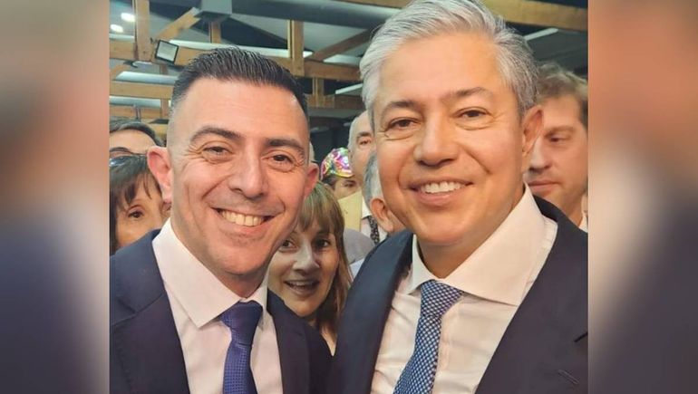 Nicolás Albarracín junto a Rolando Figueroa. Nicolás Albarracín junto a Rolando Figueroa.