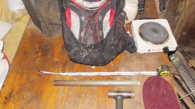 La tumbera y el pasamontañas encontrados por la Policía.