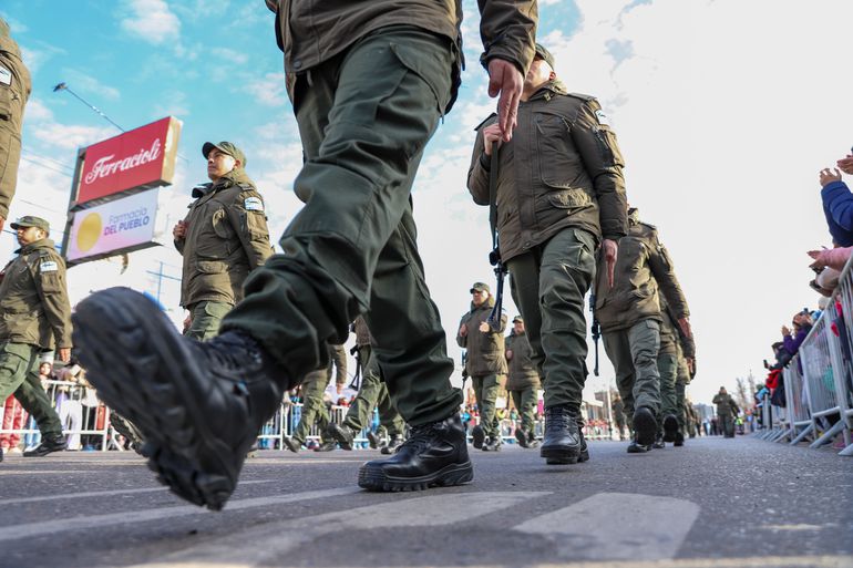 El polémico posteo de un diputado: Dejamos atrás los desfiles de travestis, comunistas y faloperos