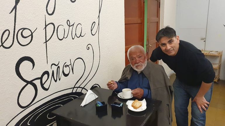 Un tostadito y un café para Jaime en la iglesia Jesús es Rey.