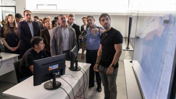 El gobernador de Chubut, Ignacio Torres, en la inauguración del Centro de Monitoreo de Comodoro Rivadavia.&nbsp;