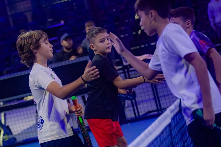 Ya se juega el selectivo de pádel de menores en la región