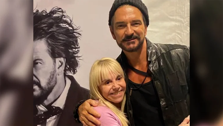 La caliente invitación de Claudia Villafañe a Ricardo Arjona