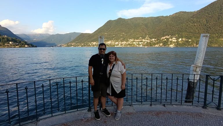 Isaías y Federica en su última visita a Como hace aproximadamente un mes atrás. La peluquera aseguró que solo vuelve a Italia por una cuestión sentimental con su familia.