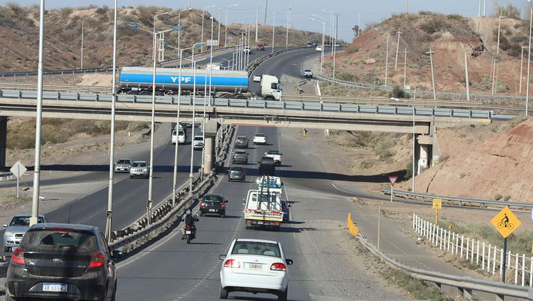 Fuerte choque en cadena en la Ruta 7 a la altura del Cañadón de las Cabras | LM Neuquen Fuerte choque en cadena en la Ruta 7 a la altura del Cañadón de las Cabras