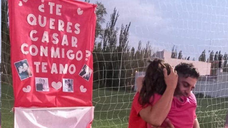 Fingió una lesión y cuando ella se acercó le propuso casamiento