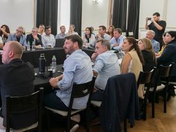 La propuesta de las regalías fue expuesta en Viedma ante nueve intendentes de localidades productoras. Foto: Gentileza. La propuesta de las regalías fue expuesta en Viedma ante nueve intendentes de localidades productoras. Foto: Gentileza.