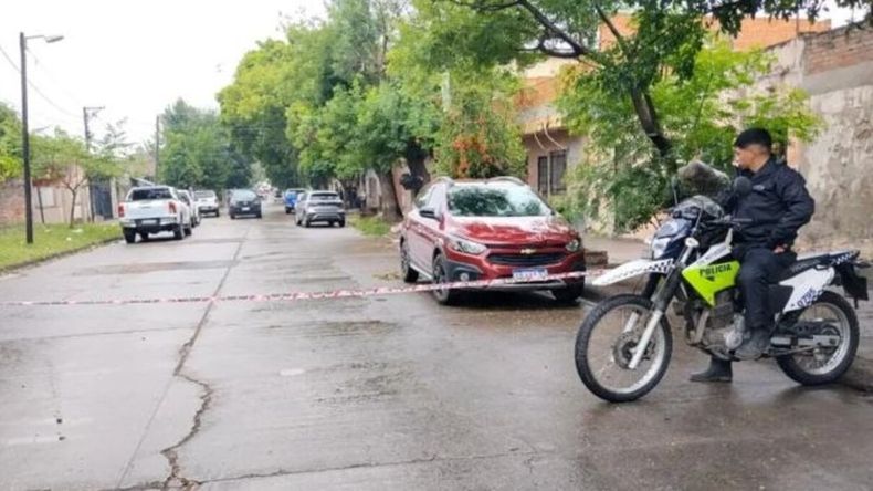 La policía confirmó que la víctima vivía junto a sus dos hermanos bajo el cuidado de su tío abuelo. | LM Neuquen La policía confirmó que la víctima vivía junto a sus dos hermanos bajo el cuidado de su tío abuelo.