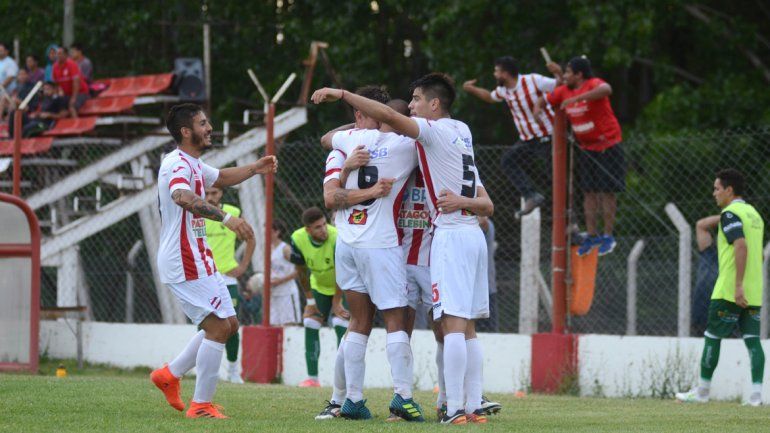 El cruce entre ambos en La Chacra fue para el Naranja por 2 a 1.