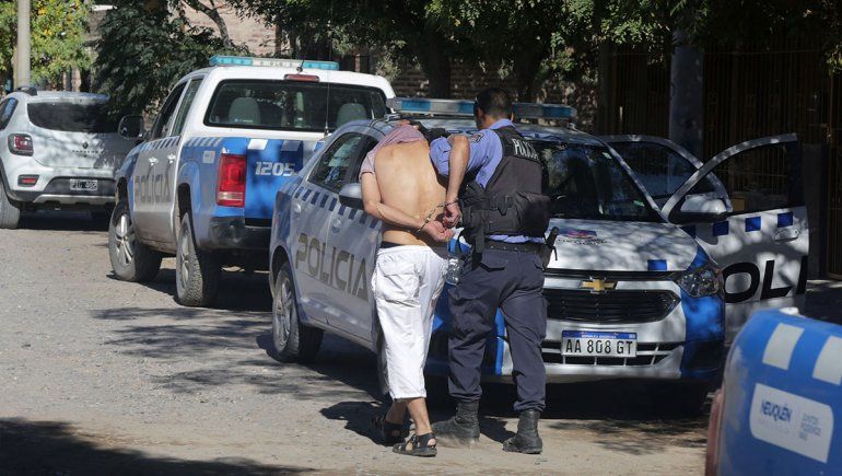 Quedó presa la banda que robó una carnicería con pelucas y  barbijos