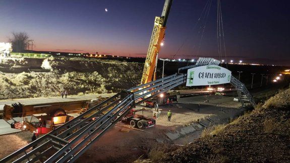 Montan el arco de entrada y la Ruta 7 está cortada