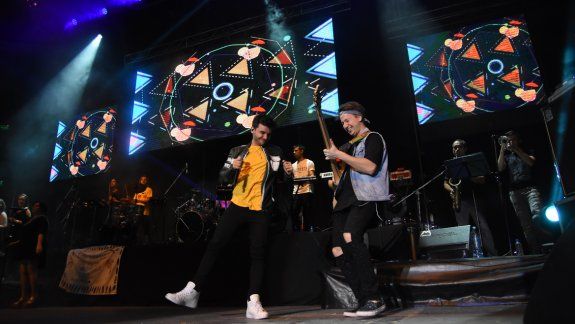 La banda tocó sus más conocidos hits en el estadio neuquino