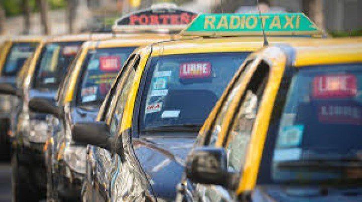 Taxista asaltado: la Municipalidad dijo que no había pagado el GPS