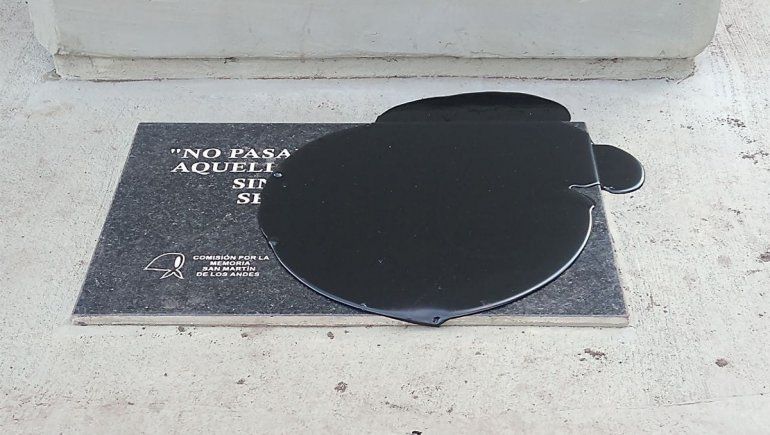 Vandalizaron un monumento a la Memoria en San Martín de los Andes