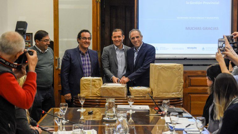 Seis empresas compiten para llevar la luz a Añelo